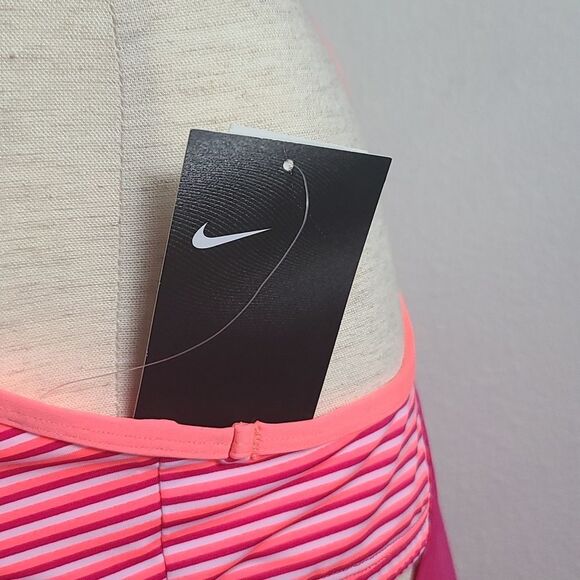 NIKE Workout top. - Picture 9 of 12
